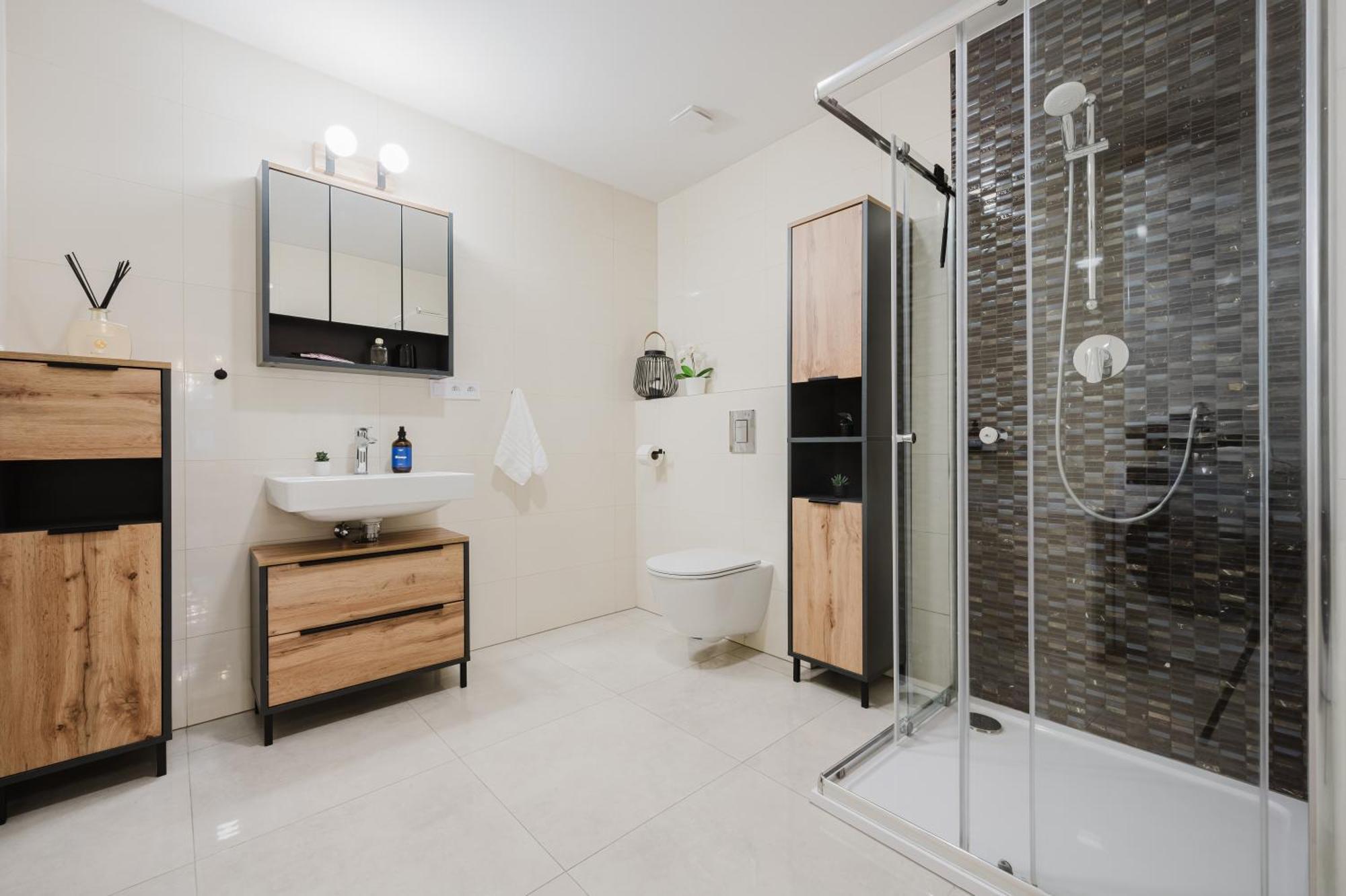 Days - 1bdr - Work Space - Easy Access Apartment Prague
