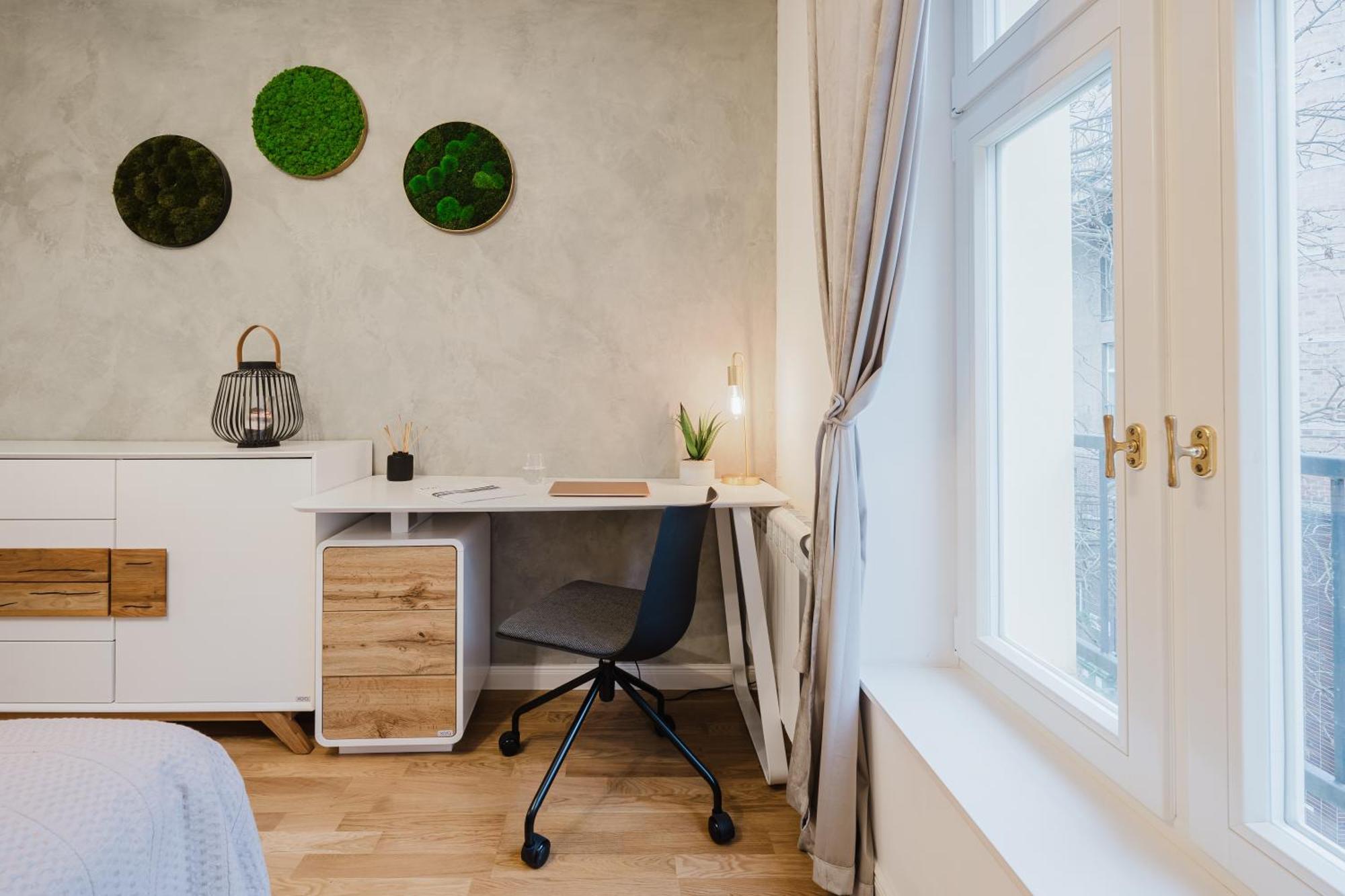 Days - 1bdr - Work Space - Easy Access Apartment Prague