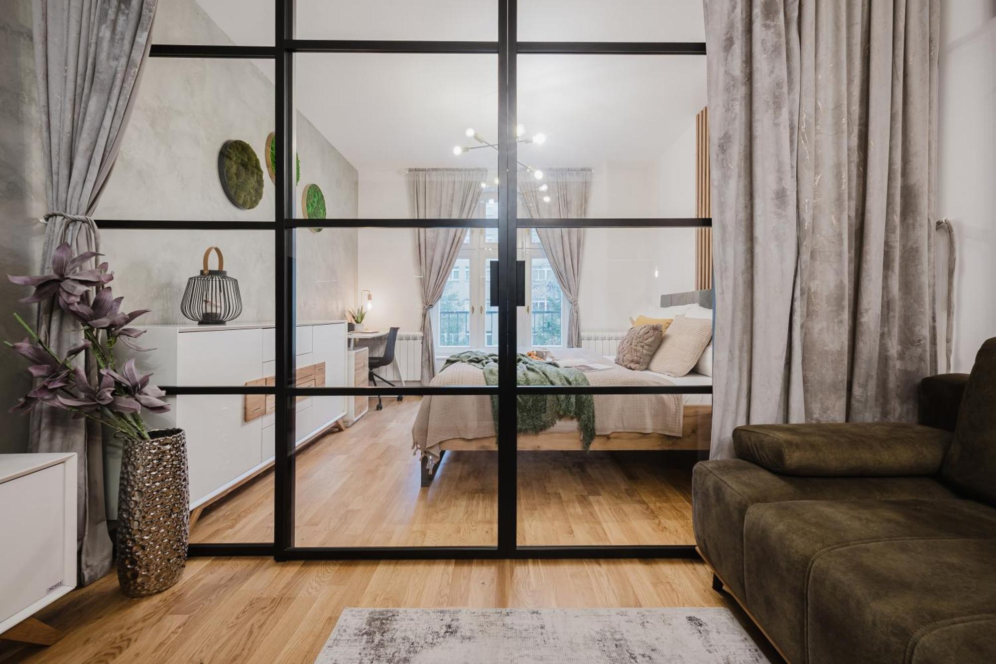 Days - 1bdr - Work Space - Easy Access Apartment